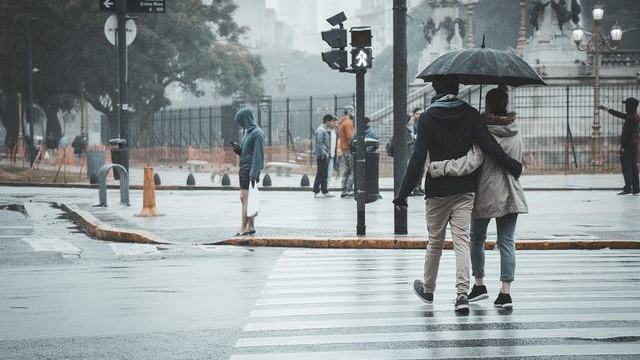 披荆斩棘2026预热直播：后台穿帮、字幕掉队，弹幕齐刷「草台班子」
