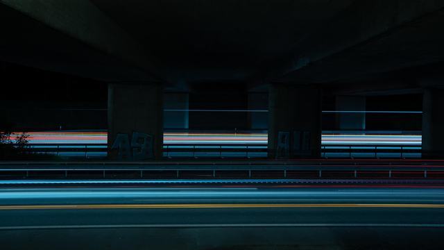 宿舍走廊监控被剪成深夜进出，公司说完整夜段涉及他人隐私