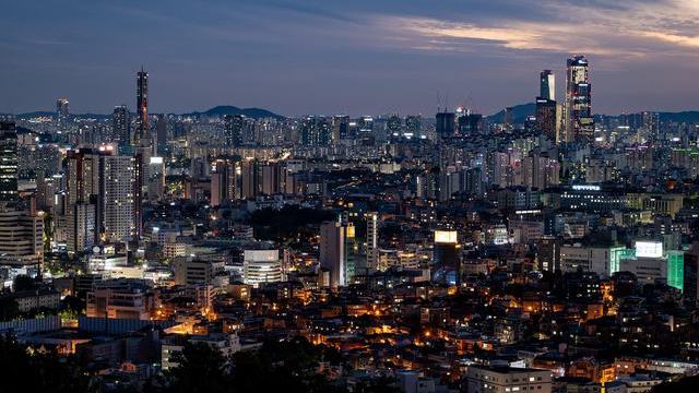 生成内容多了一枚黄标，人工剧评论区开始互指谁该标