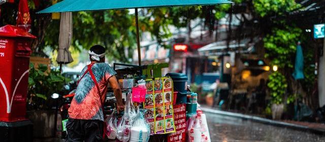 公开线索对照：售后窗口没关就被当成最终结算，店铺名在截图里被裁掉